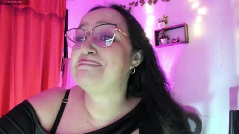 Snapshot of gia_nahomi chatting on 11/24/25, 10:53 nahomi online show from 11/24/25, 10:53