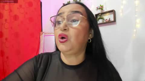 Snapshot of gia_nahomi chatting on 12/13/25, 10:15 nahomi online show from 12/13/25, 10:15