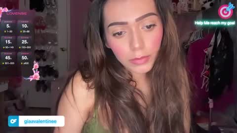 Gia online show from 11/04/25, 01:05