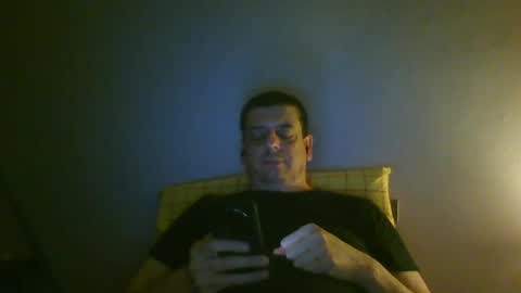 Snapshot of giaco1982 chatting on 10/24/25, 04:42 samuel online show from 10/24/25, 04:42