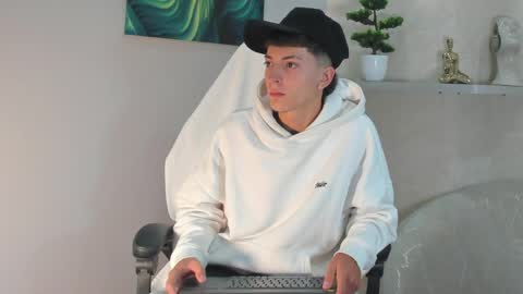 Snapshot of gian_rossii chatting on 06/03/26, 11:13 GIAN online show from 06/03/26, 11:13