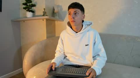 Snapshot of gian_rossii chatting on 06/09/26, 11:11 GIAN online show from 06/09/26, 11:11