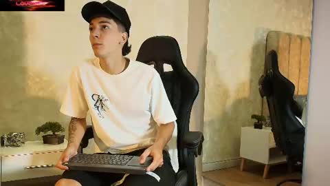 Snapshot of gian_rossii chatting on 06/12/26, 05:34 GIAN online show from 06/12/26, 05:34