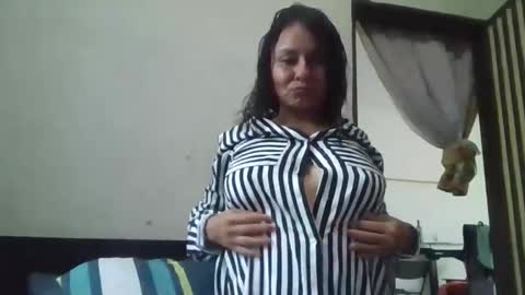 Snapshot of gianna165909 chatting on 01/01/25, 05:55 gianna165909 online show from 01/01/25, 05:55