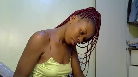 Snapshot of gianna_012 chatting on 09/17/25, 05:58 ENNY online show from 09/17/25, 05:58