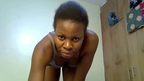 Snapshot of gianna_012 chatting on 10/01/25, 03:40 ENNY online show from 10/01/25, 03:40