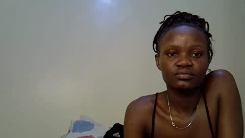 Snapshot of gianna_012 chatting on 10/11/25, 10:25 ENNY online show from 10/11/25, 10:25