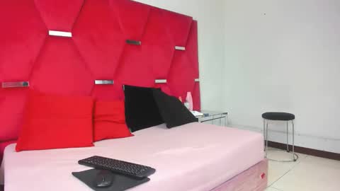 GiannaJohnson online show from 11/17/25, 04:07