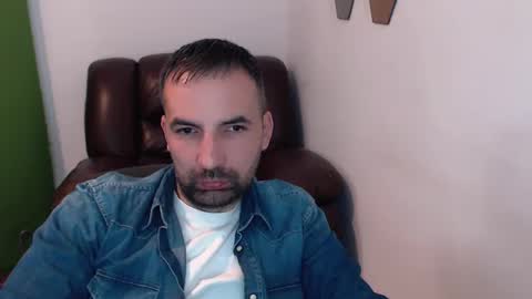 Snapshot of gianni_lion chatting on 03/11/25, 04:18 Gianni online show from 03/11/25, 04:18
