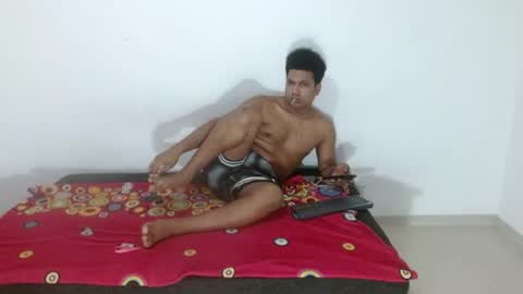 Snapshot of giant_feet chatting on 06/26/26, 05:12 BOSS online show from 06/26/26, 05:12