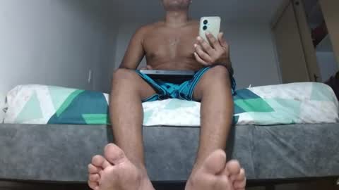 Snapshot of giant_feet chatting on 07/20/26, 02:04 BOSS online show from 07/20/26, 02:04