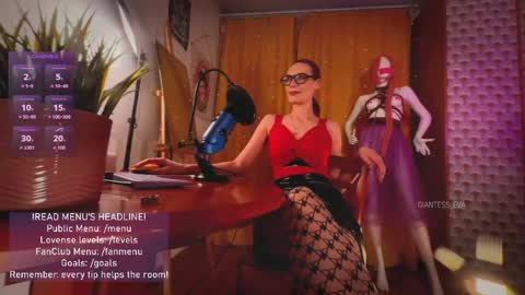 Snapshot of giantess_eva chatting on 05/17/26, 07:21 Eva online show from 05/17/26, 07:21