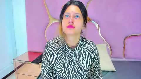 GiaRoussel online show from 01/02/25, 01:40