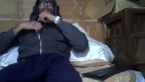 Snapshot of gicobest chatting on 12/23/25, 07:50 Corrado online show from 12/23/25, 07:50