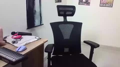 GIGI STCOTT online show from 12/04/25, 01:48