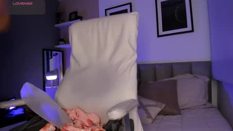 GIGI online show from 10/18/25, 04:59