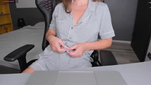 gigihadd online show from 07/05/26, 03:41