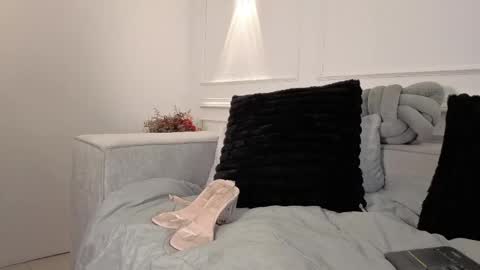 Giigii Hadid  online show from 05/27/26, 07:33