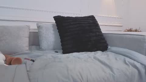 Giigii Hadid  online show from 06/20/26, 07:16