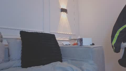 Giigii Hadid  online show from 06/24/26, 07:13