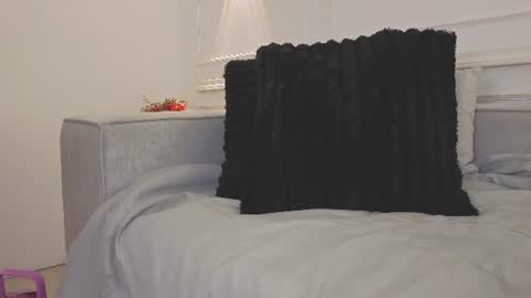 Giigii Hadid  online show from 07/18/26, 07:17