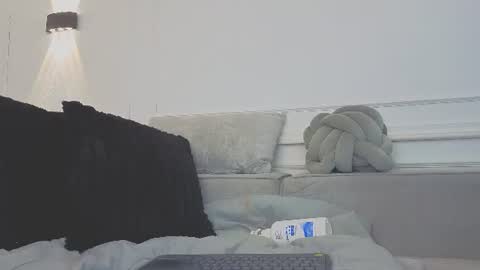Giigii Hadid  online show from 07/20/26, 07:49