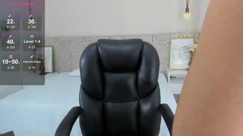 giiiia_ online show from 12/24/24, 05:44