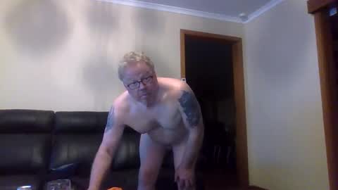 Snapshot of gimmmieoooo chatting on 10/09/25, 08:56 gimmmieoooo online show from 10/09/25, 08:56