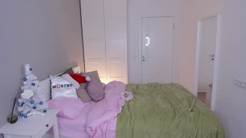 Snapshot of gin_yoon chatting on 12/29/24, 09:50 Gin online show from 12/29/24, 09:50