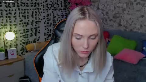 Gina online show from 05/26/26, 01:23