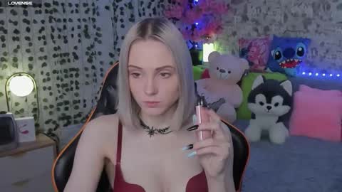 Gina online show from 06/05/26, 01:56