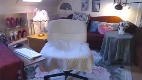 Gina online show from 05/15/26, 06:04