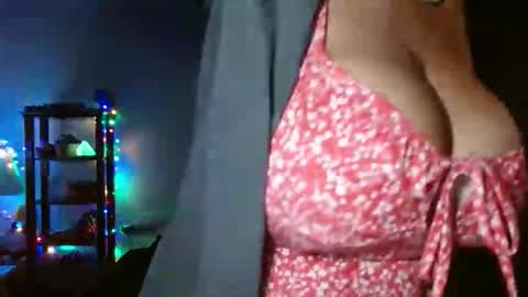 GinaONeon online show from 10/25/25, 07:52