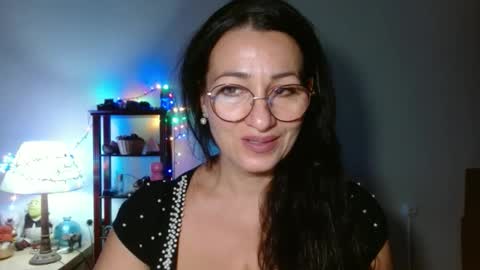 GinaONeon online show from 11/18/25, 08:46