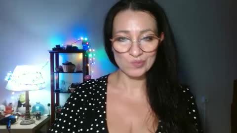 GinaONeon online show from 11/20/25, 08:19