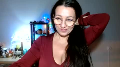 GinaONeon online show from 12/04/25, 08:39