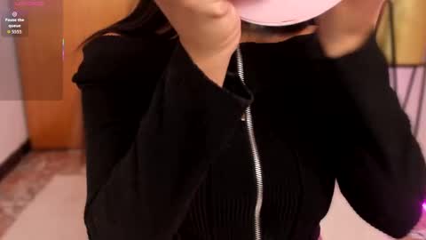 Julie online show from 11/12/25, 01:50