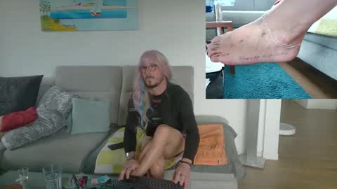 GingerPink online show from 10/26/25, 10:54