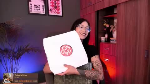 Snapshot of ginnaaaa_ chatting on 12/03/25, 03:25 Ginnaa online show from 12/03/25, 03:25