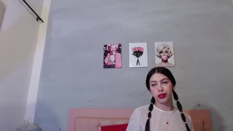 ginnifer_goodwin online show from 10/18/25, 12:17