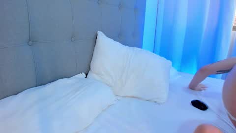 Ginevra online show from 10/17/25, 07:49