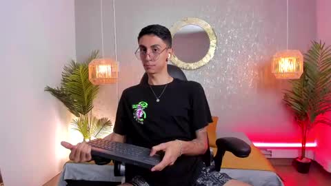 Snapshot of gio_carangi chatting on 05/17/26, 03:04 Gio Carangi online show from 05/17/26, 03:04