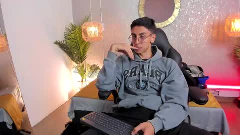 Snapshot of gio_carangi chatting on 05/18/26, 04:07 Gio Carangi online show from 05/18/26, 04:07