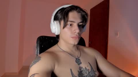 Snapshot of gio_russo chatting on 12/15/25, 10:58 GioRusso online show from 12/15/25, 10:58