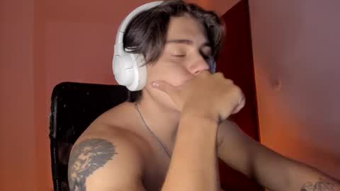 Snapshot of gio_russo chatting on 12/17/25, 12:49 GioRusso online show from 12/17/25, 12:49