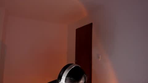 Snapshot of gio_russo chatting on 12/17/25, 10:27 GioRusso online show from 12/17/25, 10:27