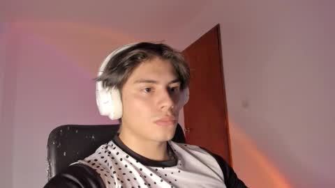 Snapshot of gio_russo chatting on 03/08/26, 12:30 GioRusso online show from 03/08/26, 12:30