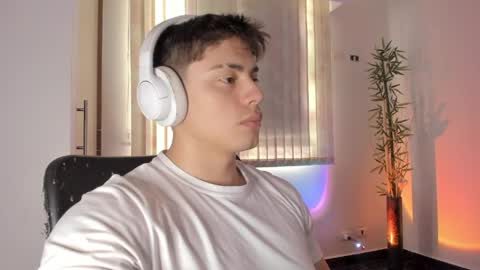 Snapshot of gio_russo chatting on 06/03/26, 04:01 GioRusso online show from 06/03/26, 04:01