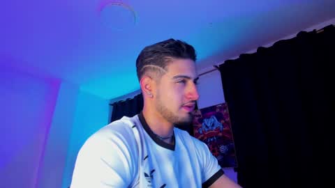 Snapshot of giomar_reyes chatting on 01/07/25, 08:24 GIOMAR REYES online show from 01/07/25, 08:24
