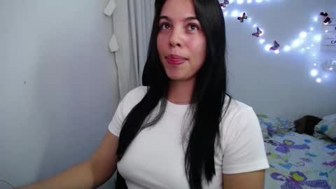 Snapshot of giorivera199 chatting on 12/23/25, 04:54 GIO RIVERA online show from 12/23/25, 04:54